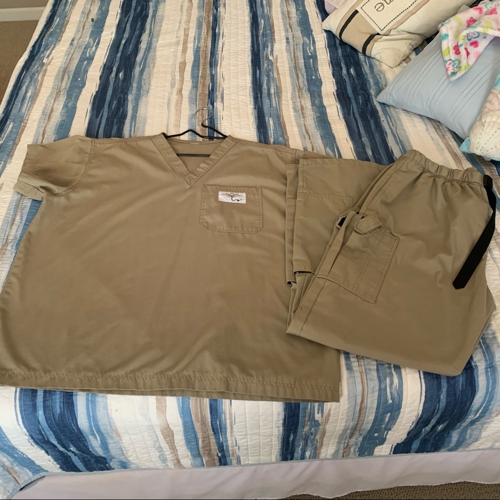 Men’s scrubs